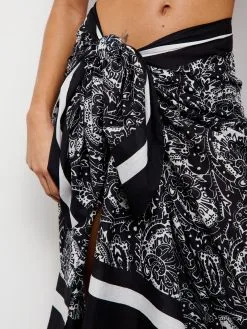 Chantelle FLOWERS BW 1P PAREO 10 Chantelle FLOWERS BW 1P PAREO -Bademode Verkaufsgeschäft C16T20 0W5 4